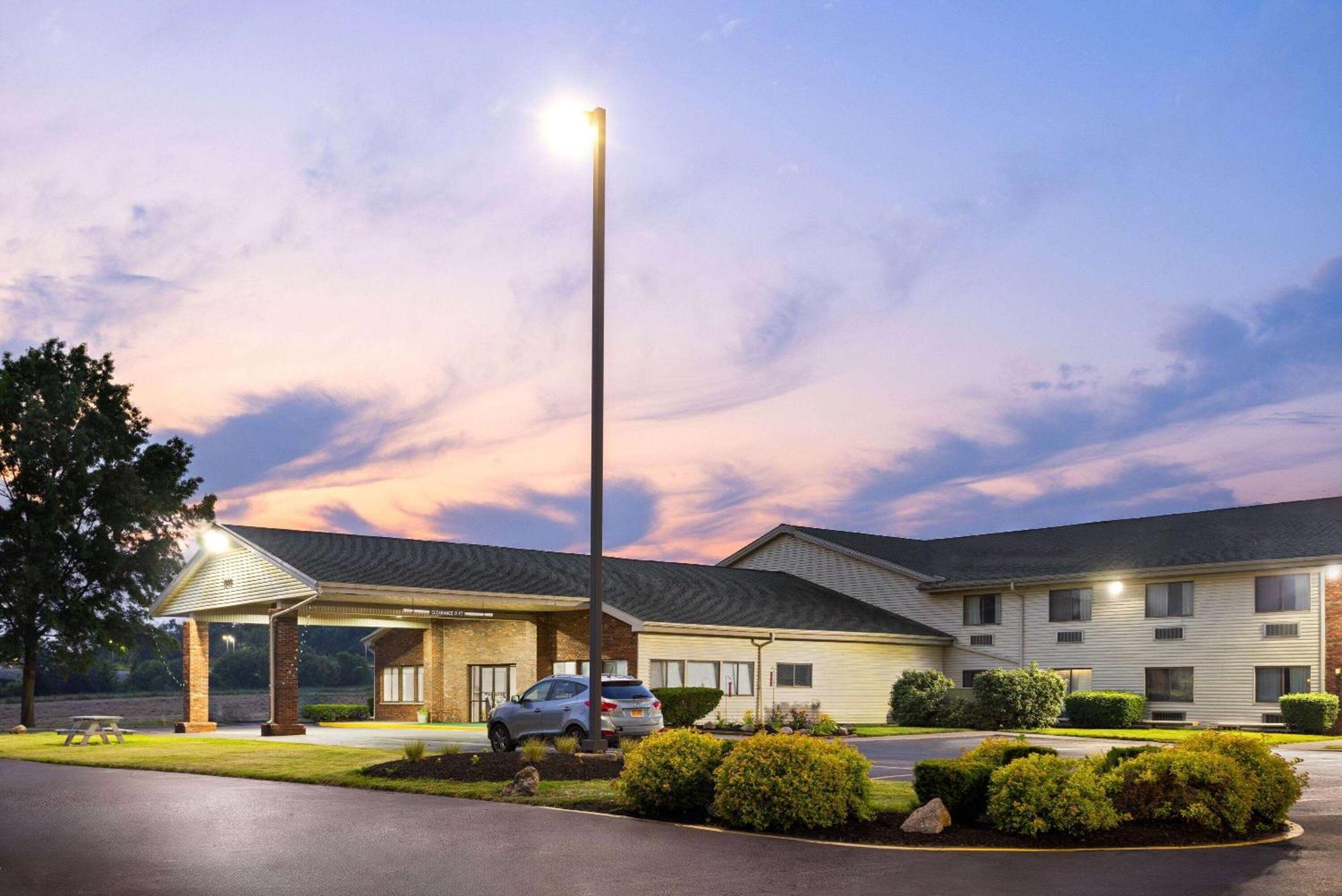 Super 8 By Wyndham Henrietta/Rochester Area Buitenkant foto